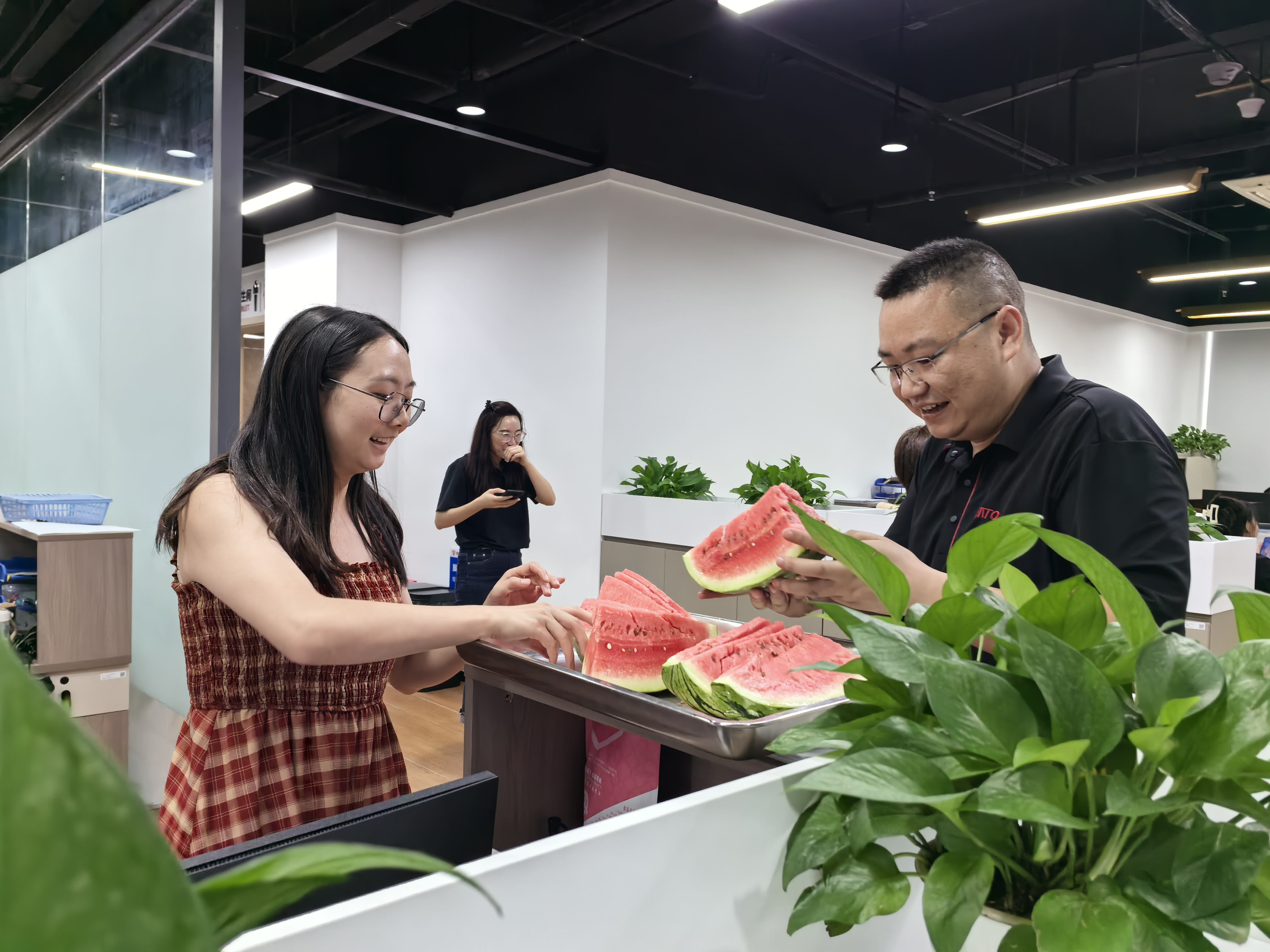 情系員工，暑送清涼——潤通集團開展高溫慰問活動